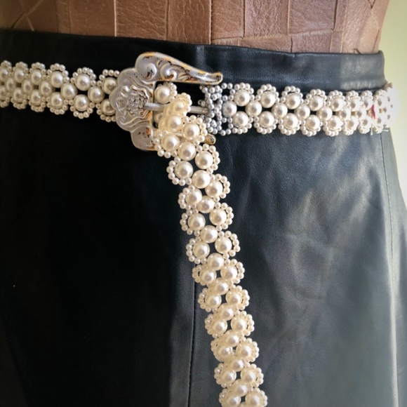 Vintage Pearl Buckled Belt - Picture 8 of 9